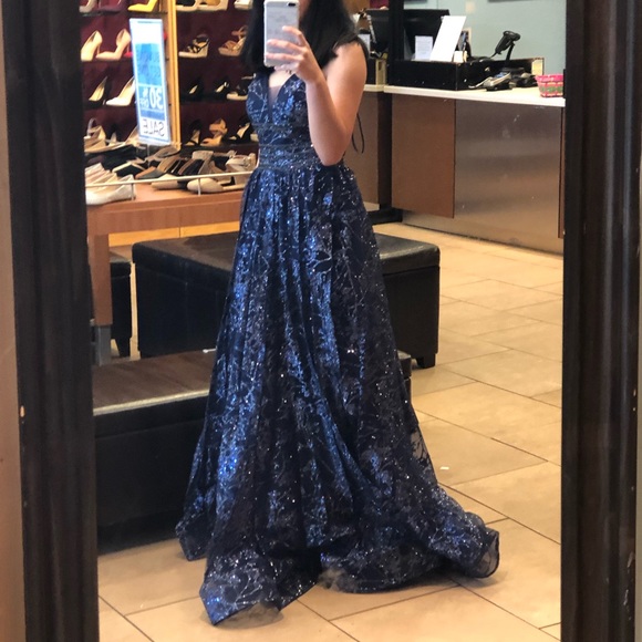 Dresses & Skirts - SIZE 6 NAVY PROM DRESS